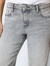 Ladda upp bild till gallerivisning, NMYOLANDA Jeans - Light Grey Denim