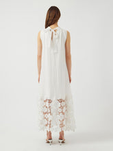 Ladda upp bild till gallerivisning, model_shot-back