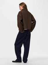 Ladda upp bild till gallerivisning, model_shot-back