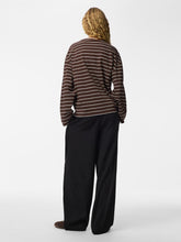 Ladda upp bild till gallerivisning, model_shot-back