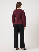 Ladda upp bild till gallerivisning, model_shot-back