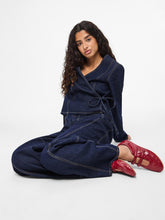 Ladda upp bild till gallerivisning, model_shot-creative