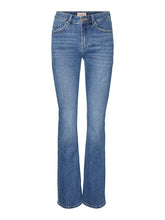 Ladda upp bild till gallerivisning, VMFLASH Flared Jeans - Medium Blue Denim