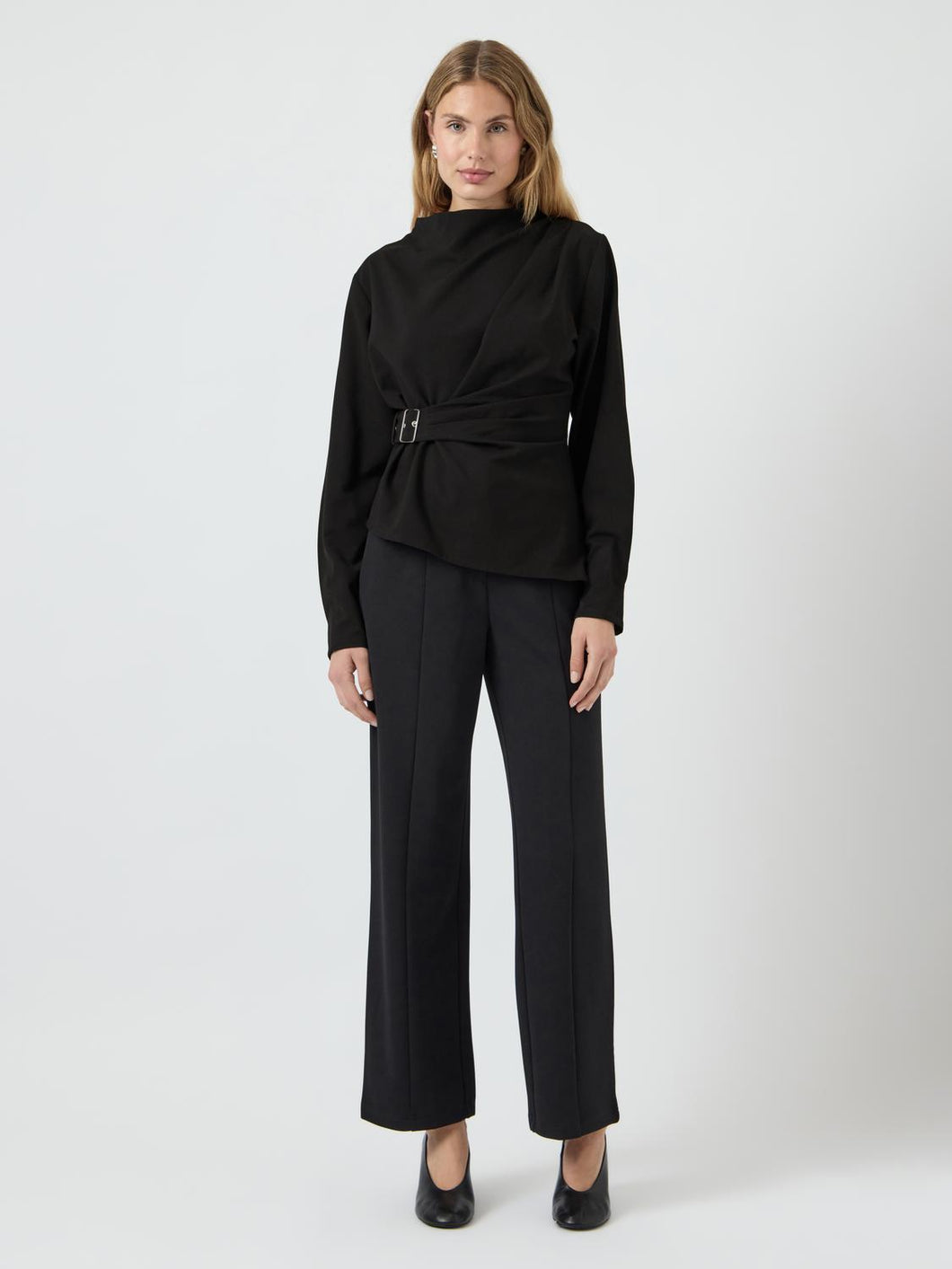 model_shot-front_full