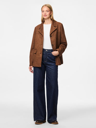 model_shot-front_full