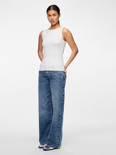 model_shot-front_full