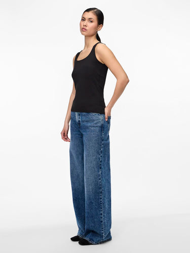 model_shot-front_full