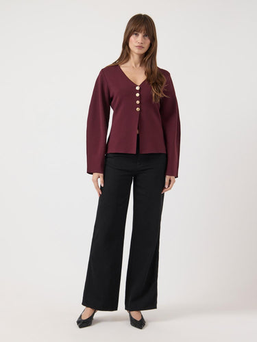 model_shot-front_full